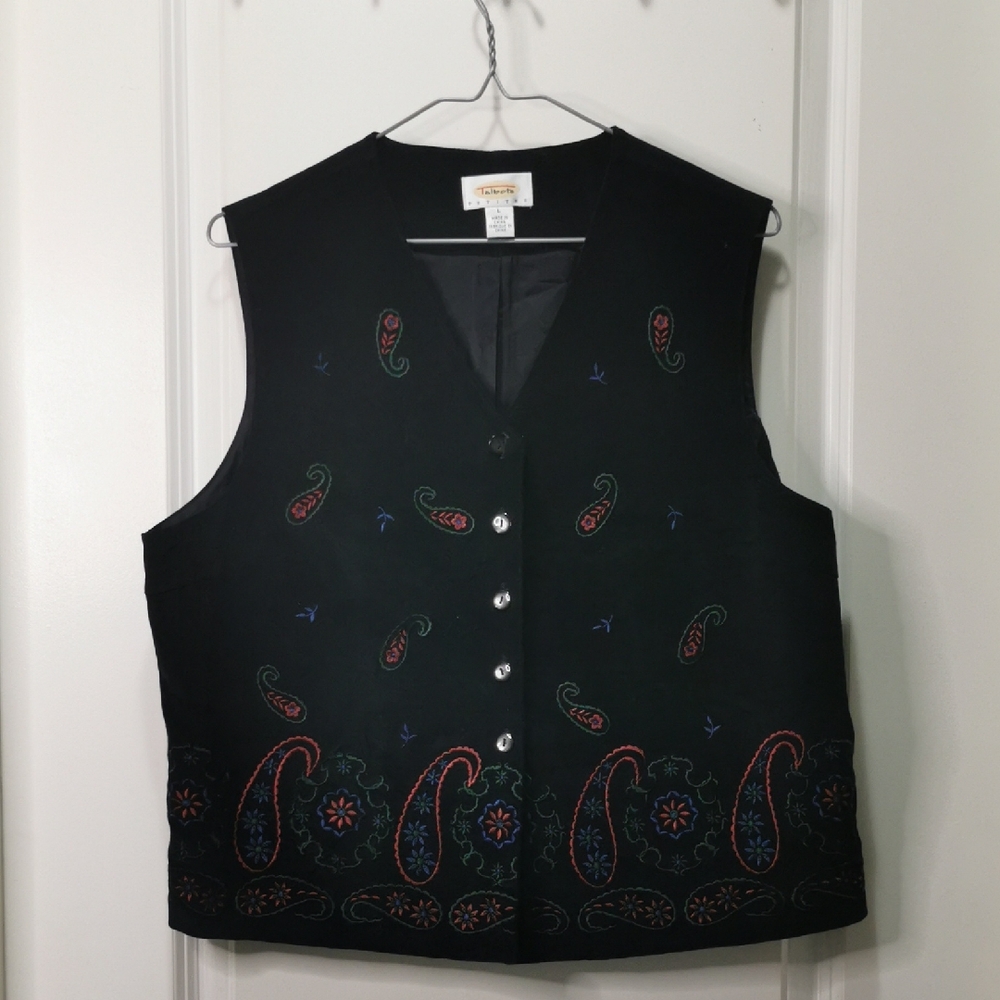 Women’s Black‎ Embroidered Paisley Button-Front Vest